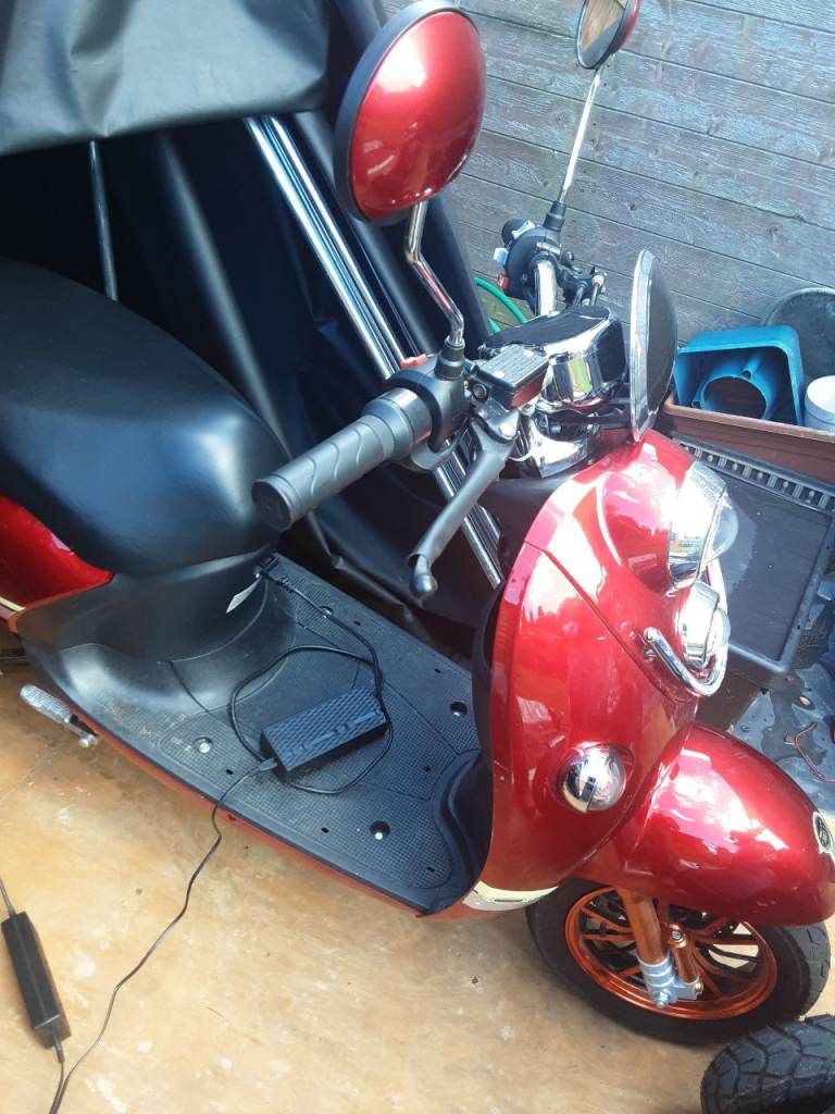 15 mph red scooter and cover 