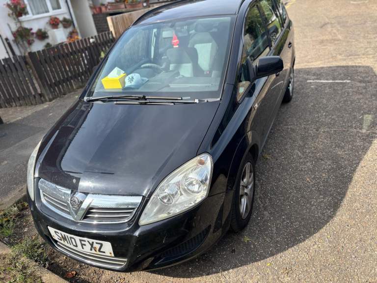 Urgent Sale Vauxhall zafira 2010