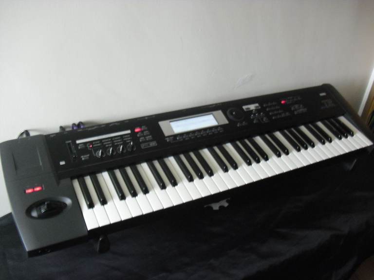 KORG TR61 Music Workstation