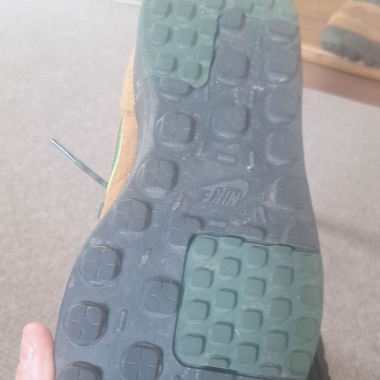 Nike Trainers in Brown Suede – Good Condition