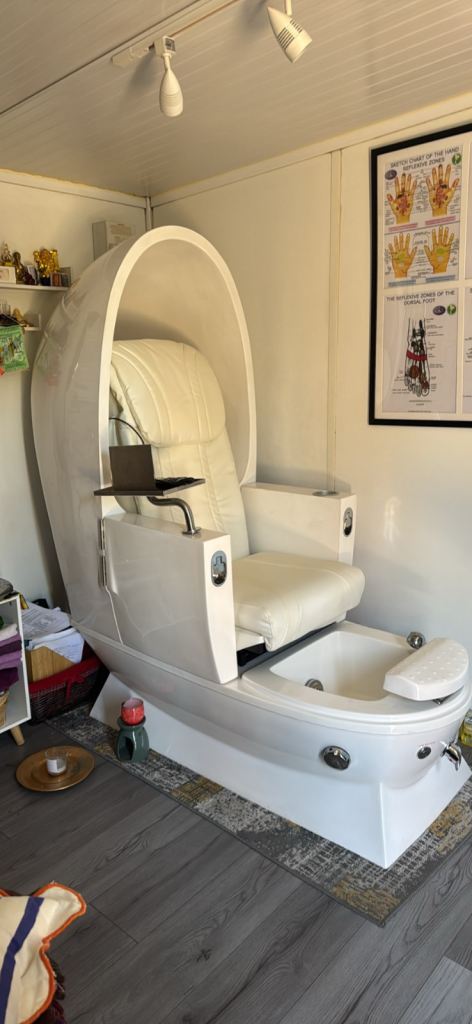 White Pedicure /massage Spa Chair with Foot Bath – Good Condition