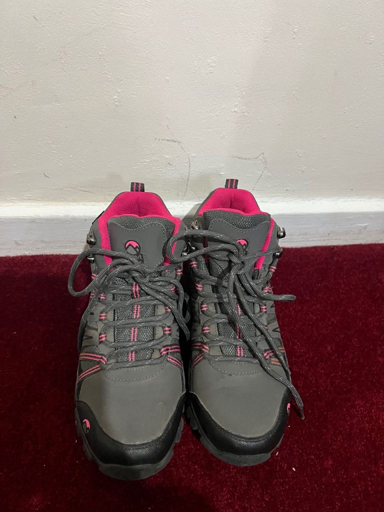 Gelert Horizon Mid boots Waterproof women's walking boots in grey and pink.