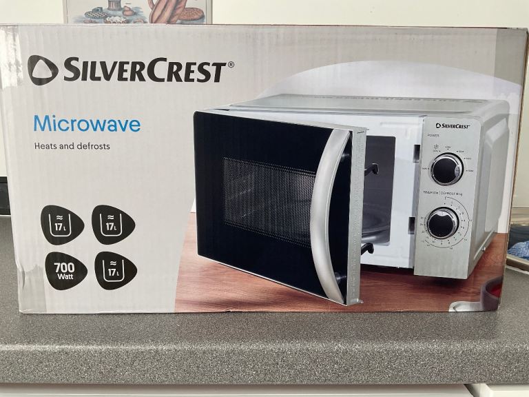 Almost new microwave oven.