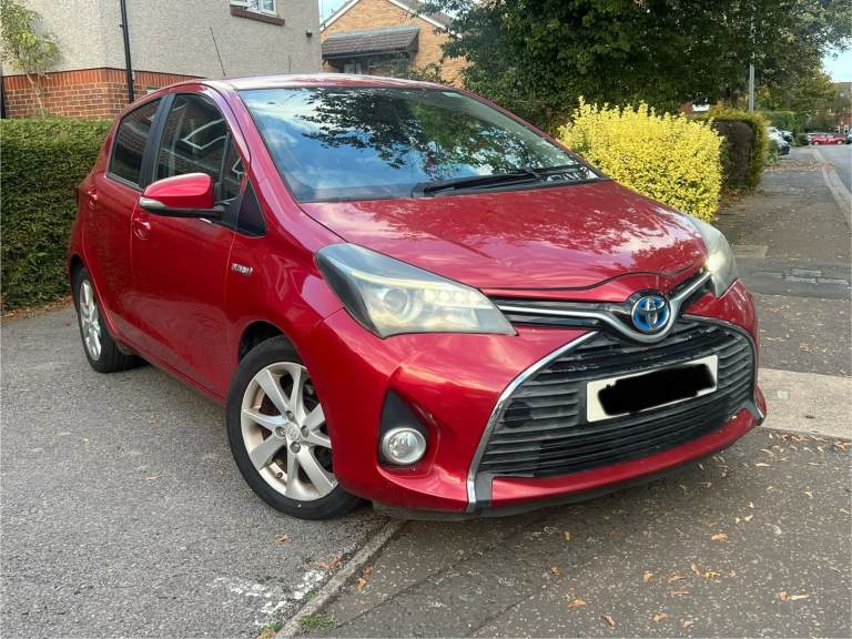 Quick sale Toyota Yaris 1.5 petrol hybrid 