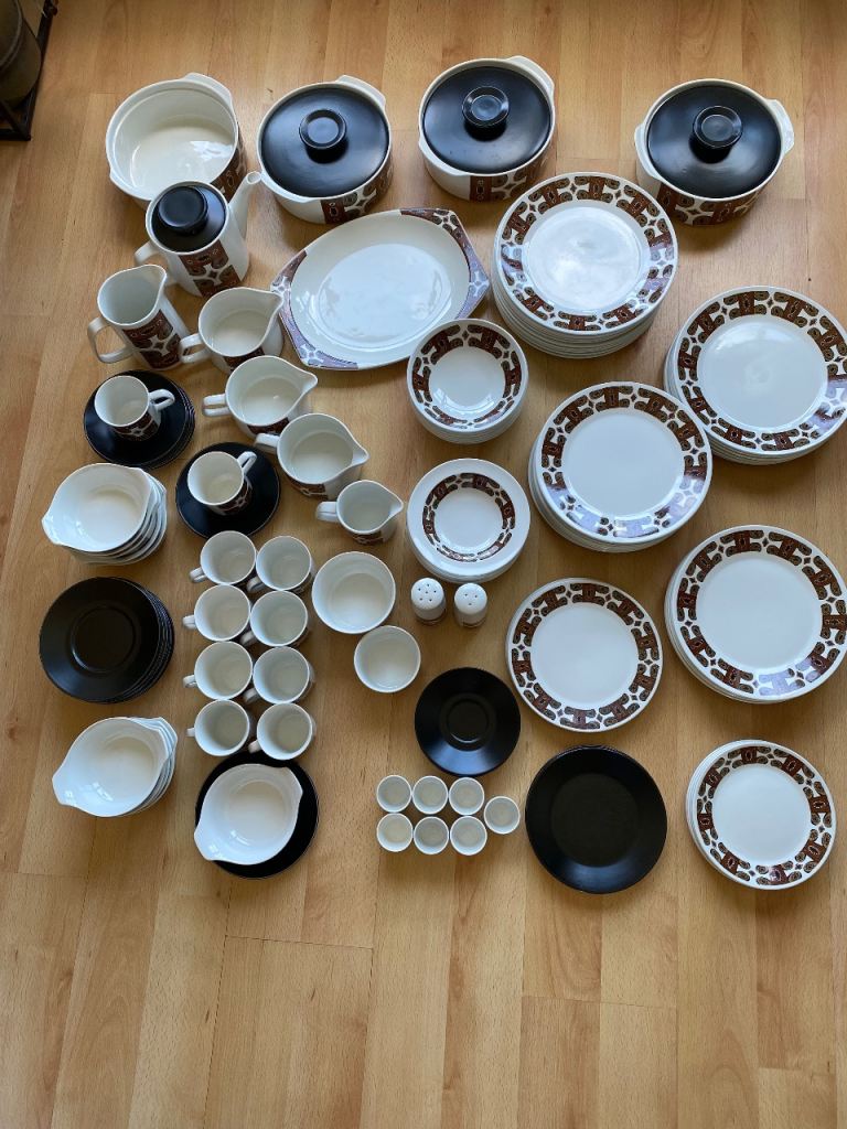 115 piece J&G Meakin Māori Retro 1960s tableware dinner sevice