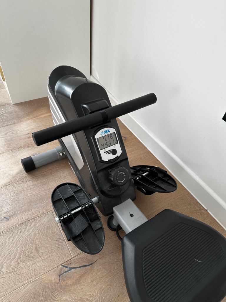 JLL ROWING MACHINE - Perfect condition 