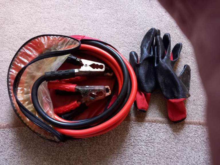 Jump leads and gloves