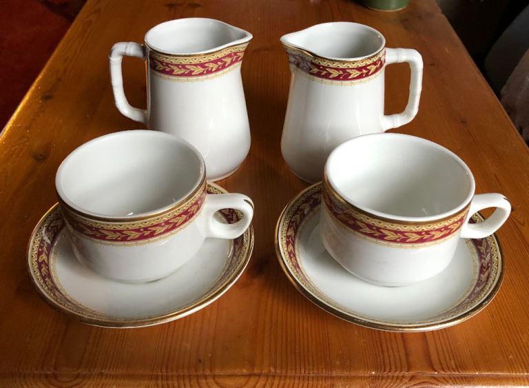 6 PIECE VINTAGE MATCHING CROCKERY, UNUSED.