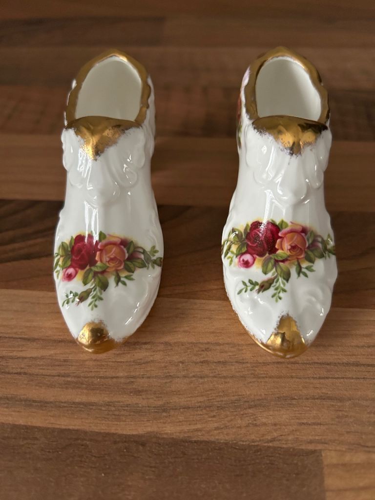 Old country roses pair of shoes 