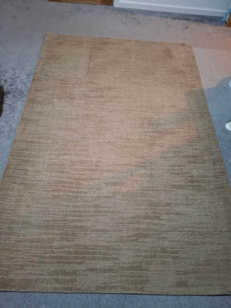 Wool rug 180 x 120cm