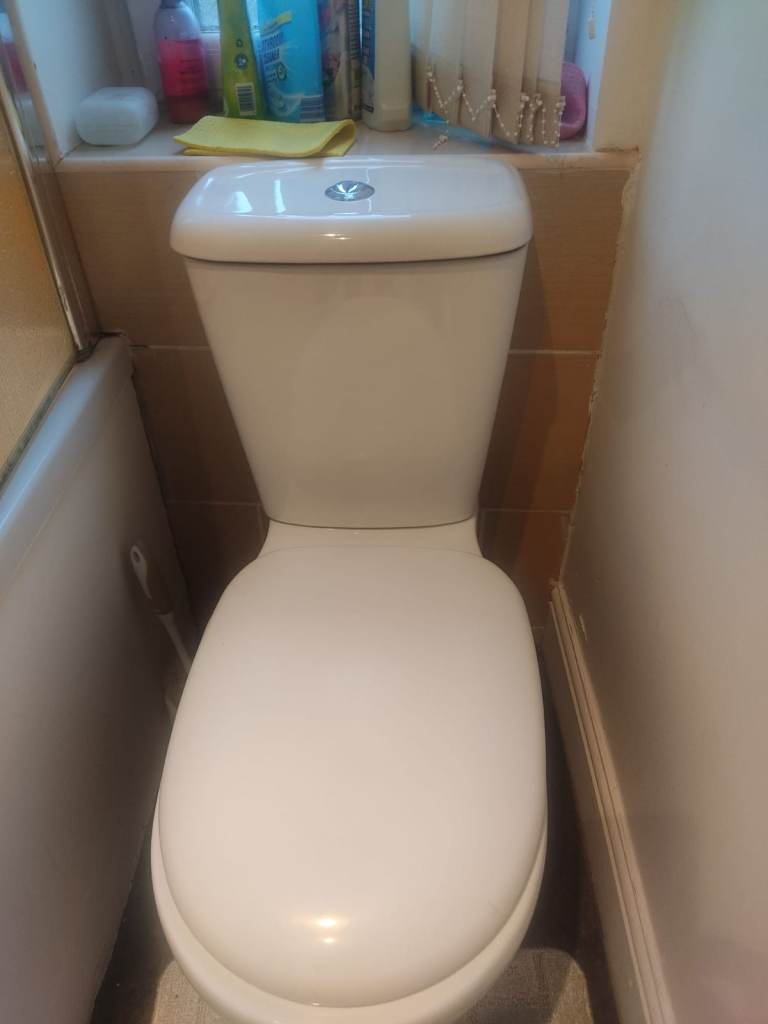 Clean Double Room within flat share in Holyrood, City Centre