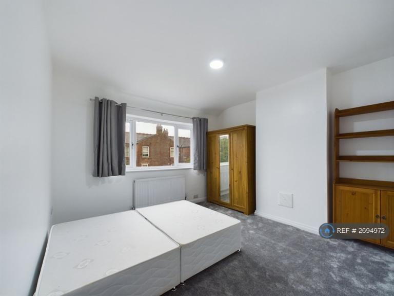 4 bedroom house in Moseley Road, Levenshulme, Manchester, M19 (4 bed) (#2694972)