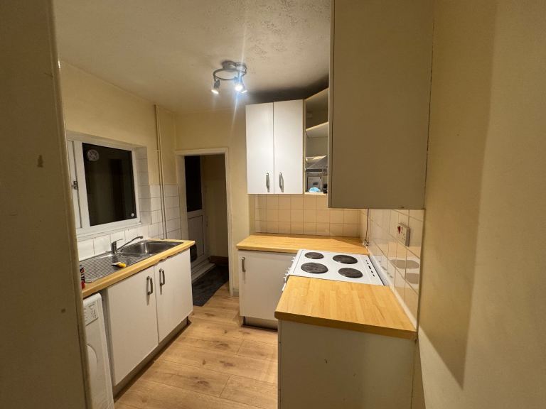 4 BEDROOM TERRACED HOUSE AVAILABLE IN READING RG2