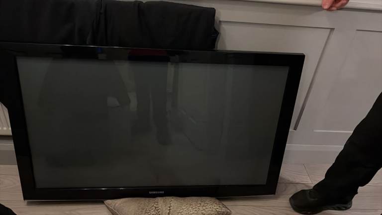 50"tv. No feet wall mount only 