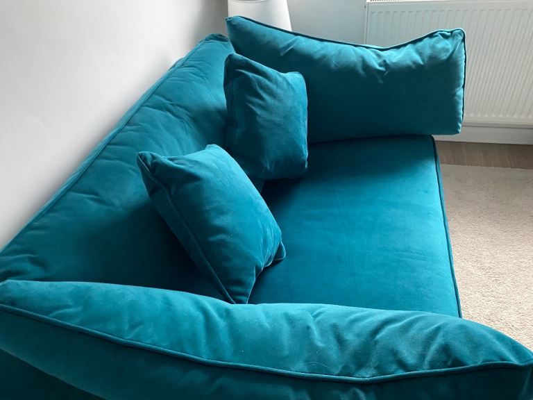 Stunning cuddle chair