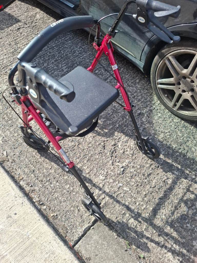 4 wheeled walking aid