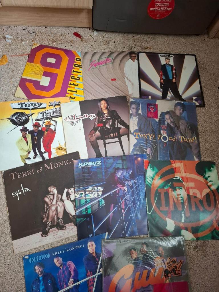100 R&B MOSTLY 12'S AND A FEW HIP HOP  12'S,11 ALBUMS FOR SALE. 