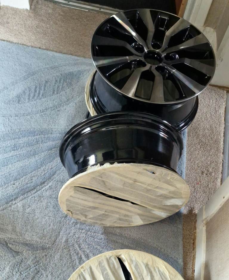 image for 4 Alloy Wheels 