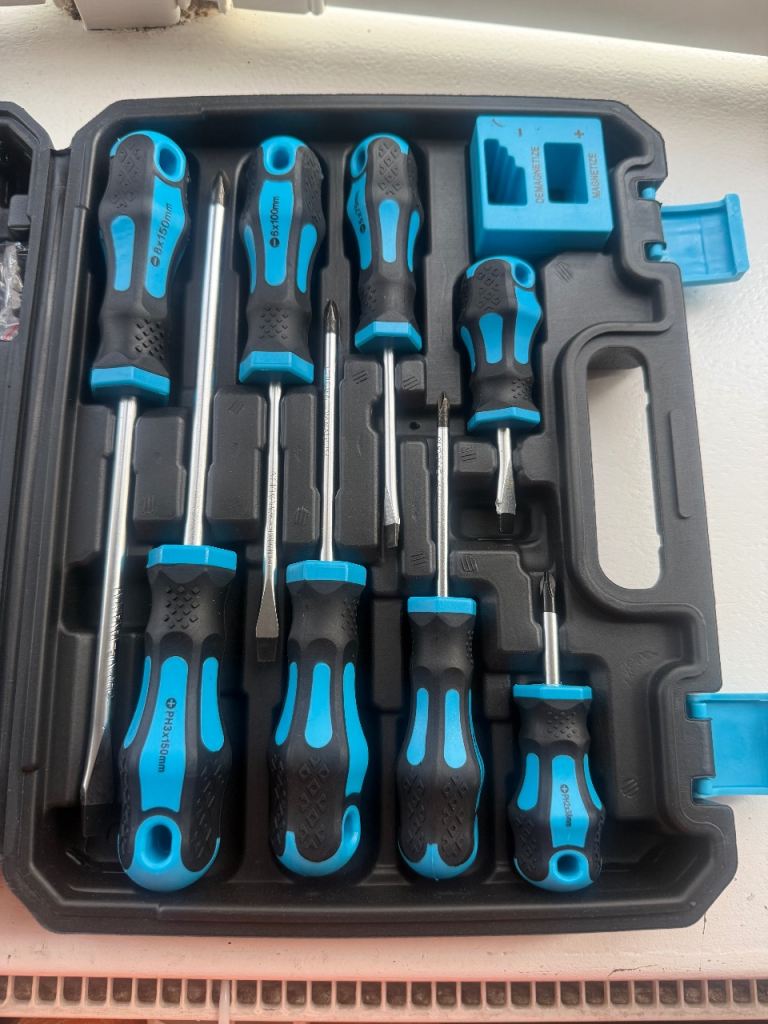 PUKAMAM Screwdriver Set with Case – As Good As New