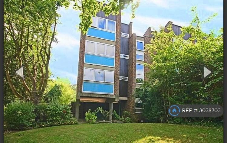 1 bedroom flat in Milton Court, Strawberry Hill, TW2 (1 bed) (#3038703)
