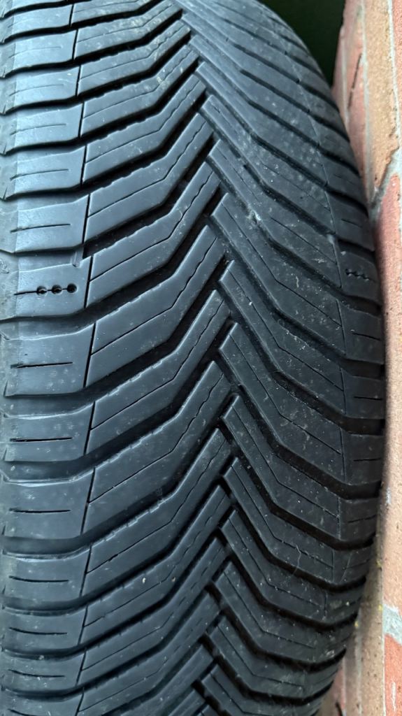 Nissan juke / Qashqai  17” alloys with crossclimate tyres