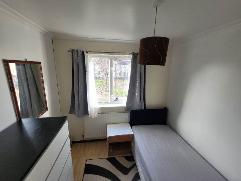 Lovely single Room fully furnished 