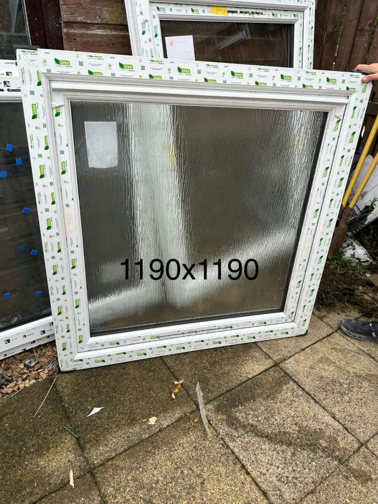 Bathroom obscure glass window