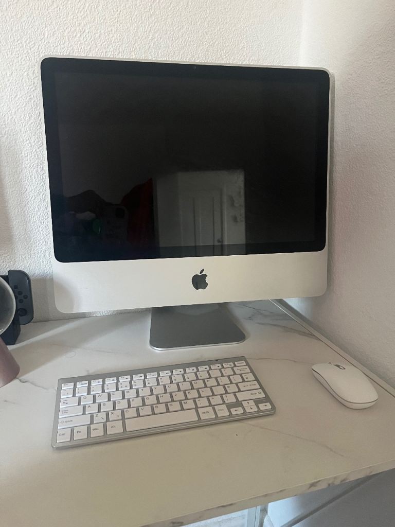 Apple iMac Desktop PC with Keyboard and Mouse – Good Condition
