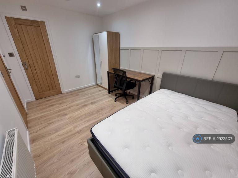 1 bedroom in John Rous Avenue, Coventry, CV4 (#2922507)