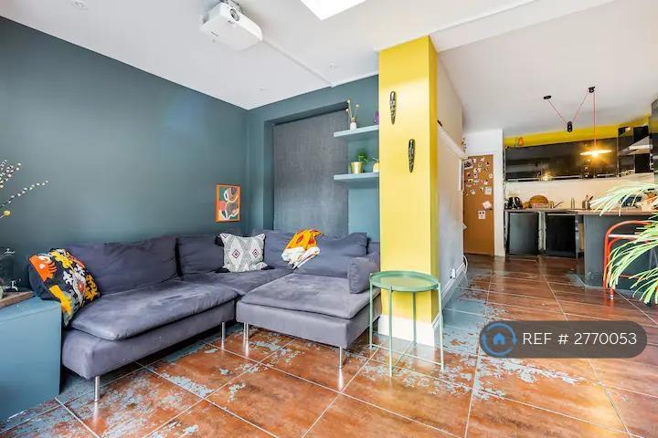 1 bedroom flat in Abersham Road, London, E8 (1 bed) (#2770053)