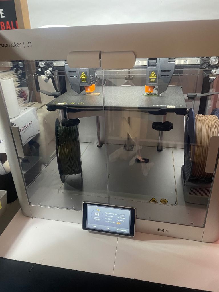 Snap maker j1 3d printer comes with fillament and extra nozzles.