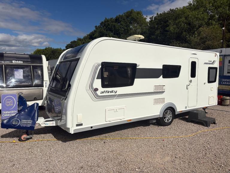 ELDDIS AFFINITY 530 - 3 BERTH CARAVAN WITH END WASHROOM + MOTORMOVER
