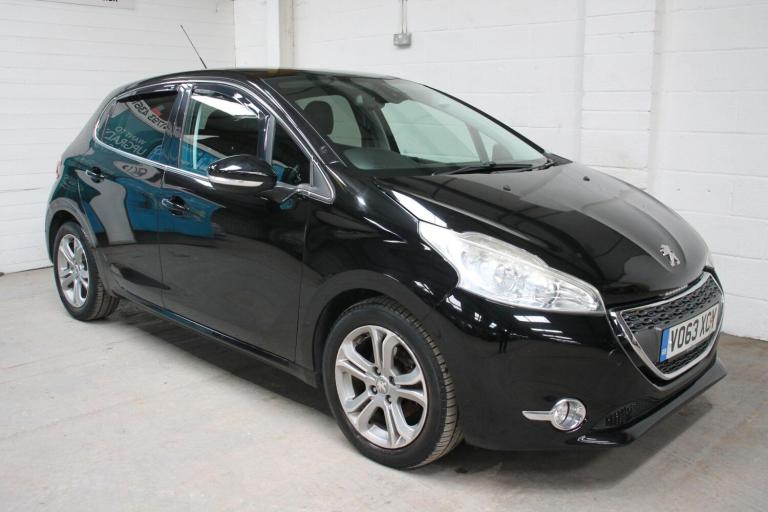 2013 Peugeot 208 1.2 VTi Allure Euro 5 5dr HATCHBACK Petrol Manual