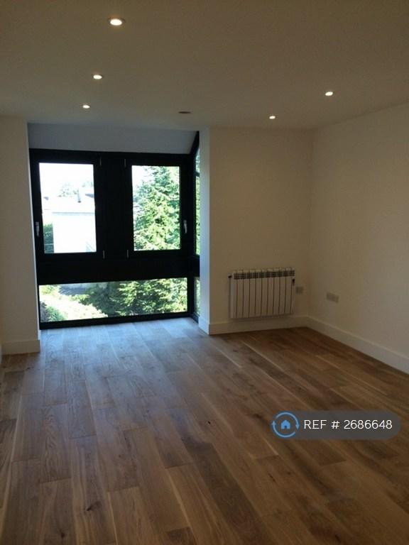 1 bedroom flat in Old Lodge Place, Twickenham, TW1 (1 bed) (#2686648)