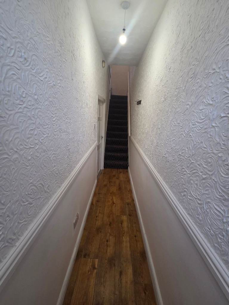 3 bedroom property to rent sa11 1tb 