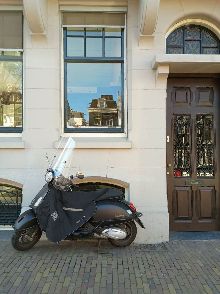 Piaggio Vespa Or Peugeot Django Wanted 