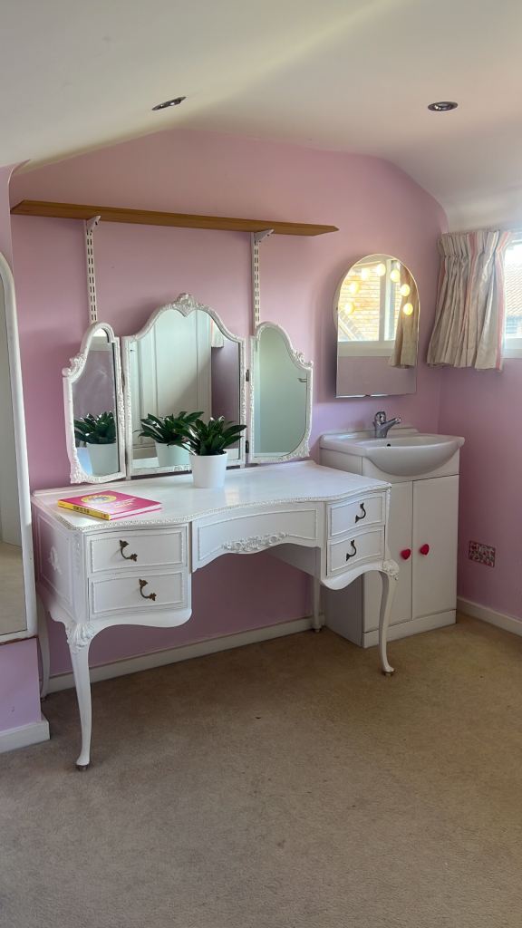 Beautiful vintage French style pretty detail dressing table with matching tri fold mirror