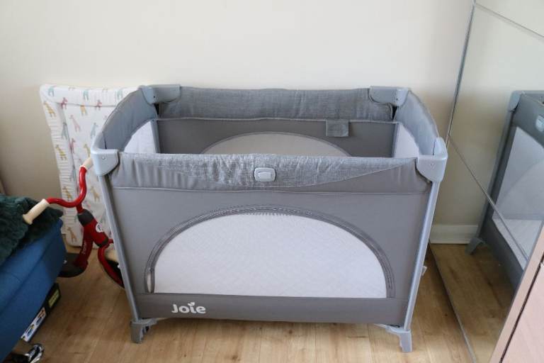 Travel Cot - Excellent condition.  Joie kubbie sleep