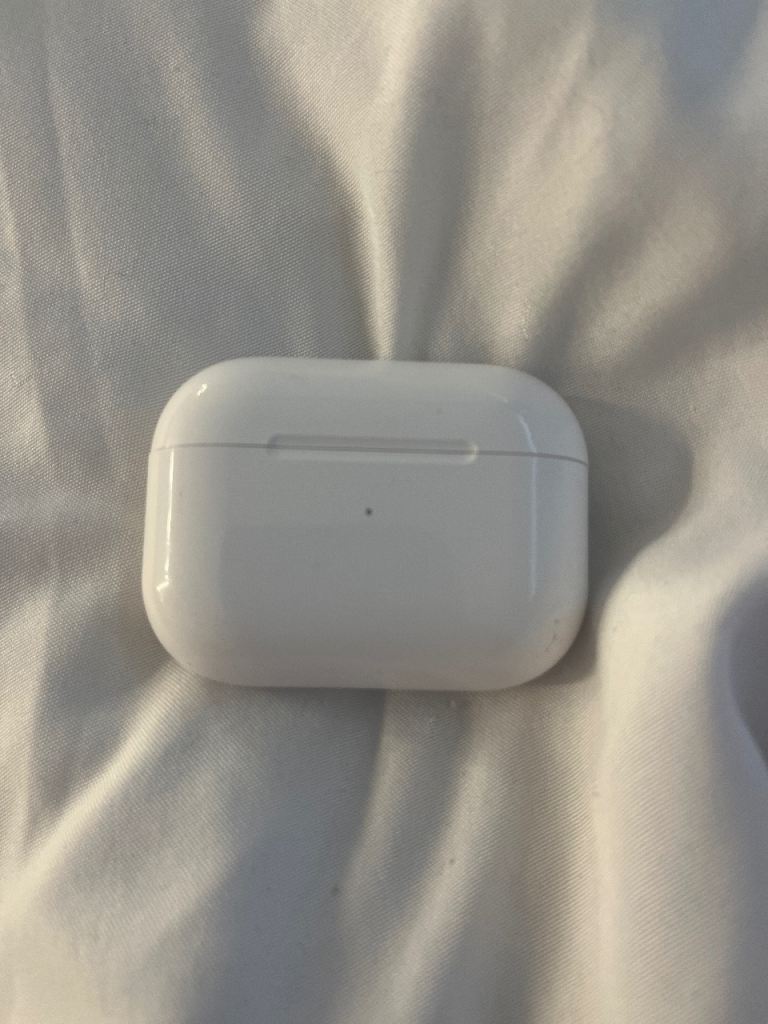 Apple AirPods Pro Charging Case – White, Good Condition