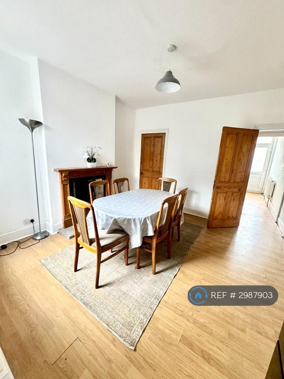 3 bedroom house in Hunter Hill Road, Sheffield, S11 (3 bed) (#2987903)
