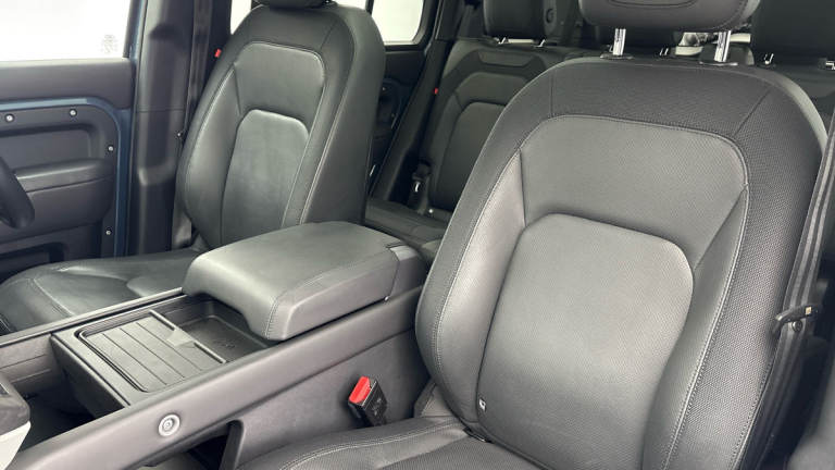 2022 Land Rover Defender 110 3.0 D300 MHEV X-Dynamic HSE SUV 5dr Diesel Auto 4WD Euro 6 (s/s) (30...