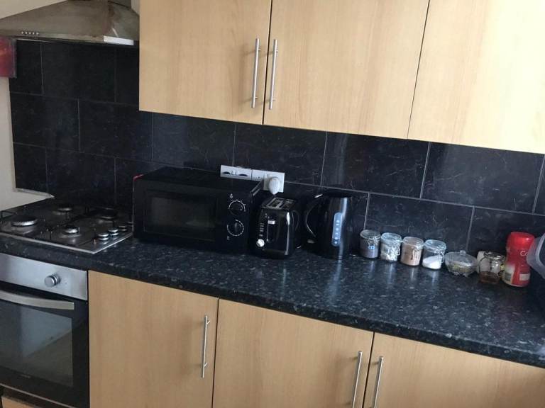Amazing large 2 bed house + 2 bathrooms bd7
