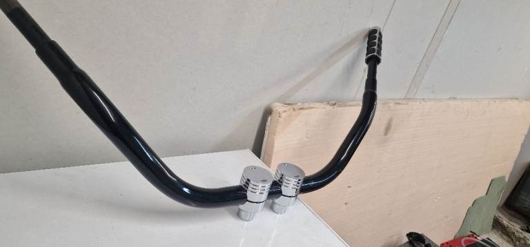 Beech  bars 1.5in thick , with custom piston risers to complement 1.5 in clamp , as new  1 mt wide