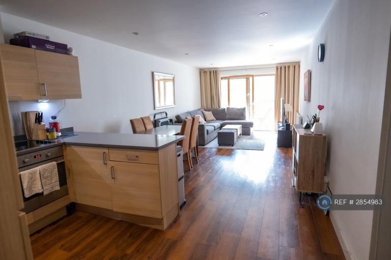 2 bedroom flat in Pinnacle House, London, NW9 (2 bed) (#2854983)