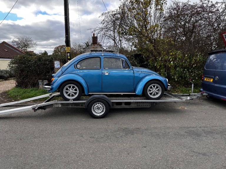 Car transporter trailer