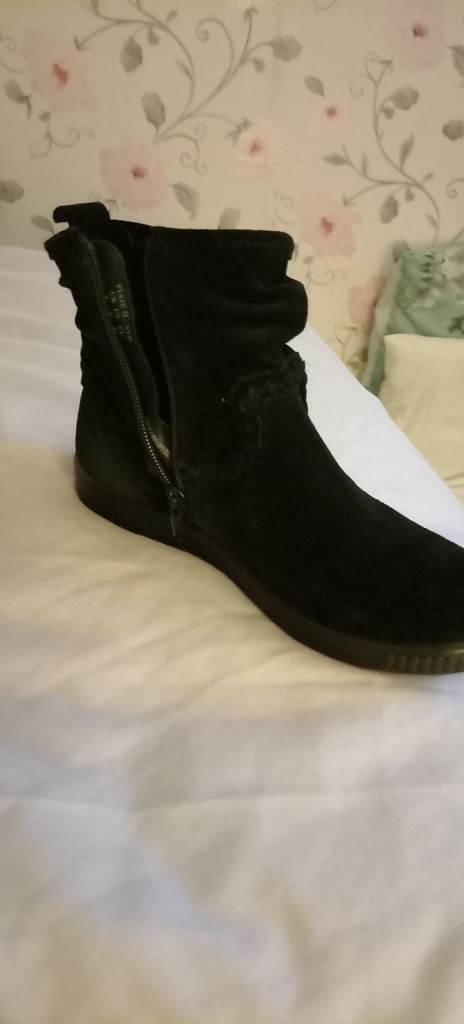 Hotters black suede boots size. 3