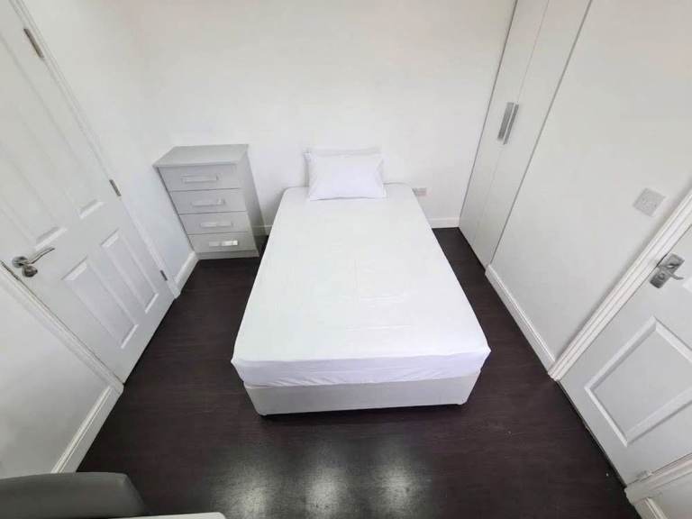 Ensuite Room Available All Bills Included-Rusholme M14-Wilmslow Rd