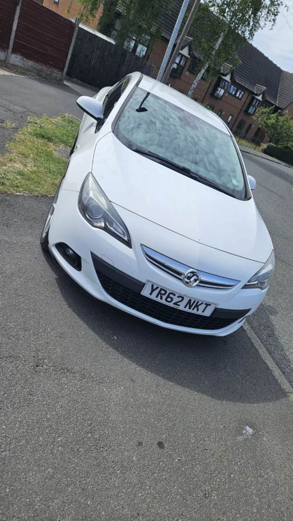 2012/62 Vauxhall Astra GTC 1.4 turbo 140bhp petrol white