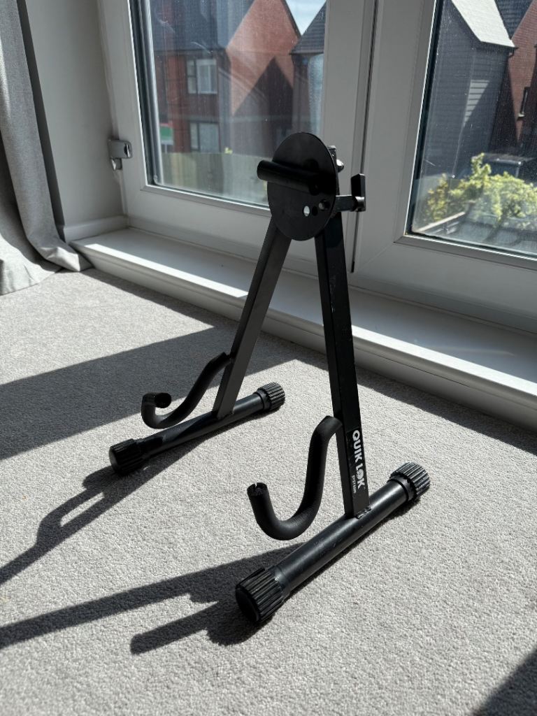 Quik Lok guitar stand