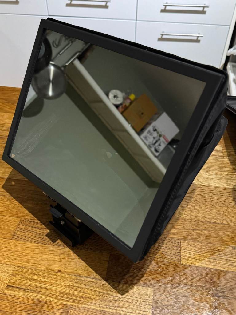 Neewer Teleprompter with Carry Bag – As Good As New